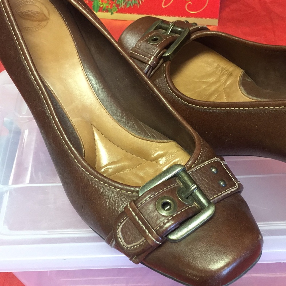 Nurture dress shoes